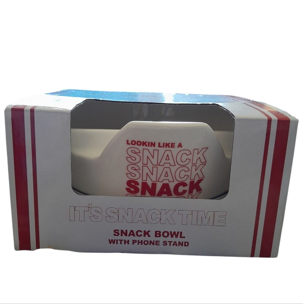 NWT Lookin Like A Snack Snack Bowl with Phone Stand